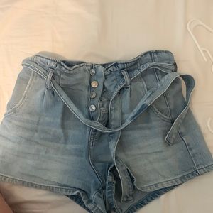 American Eagle Paperbag shorts
